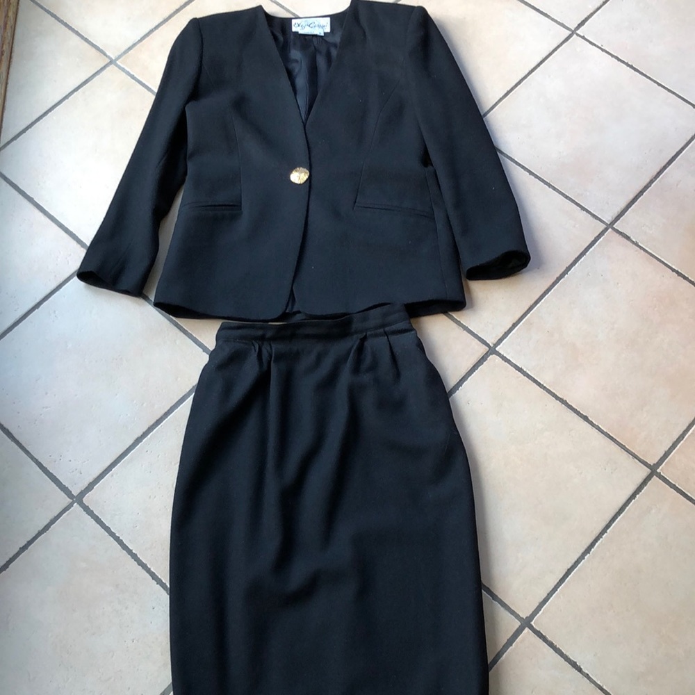 Like-new vintage Oleg Cassini wool suit